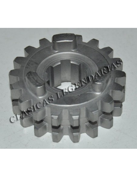 Pinón tercera eje secundario 18 D cota 348 Ref 516404515